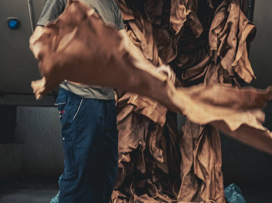 Artigiano del cuoio - Galleria fotografica delle fasi di lavorazione della concia e dell'ambiente