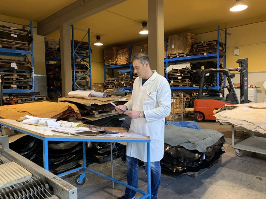 Artigiano del cuoio - Galleria fotografica delle fasi di lavorazione della concia e dell'ambiente