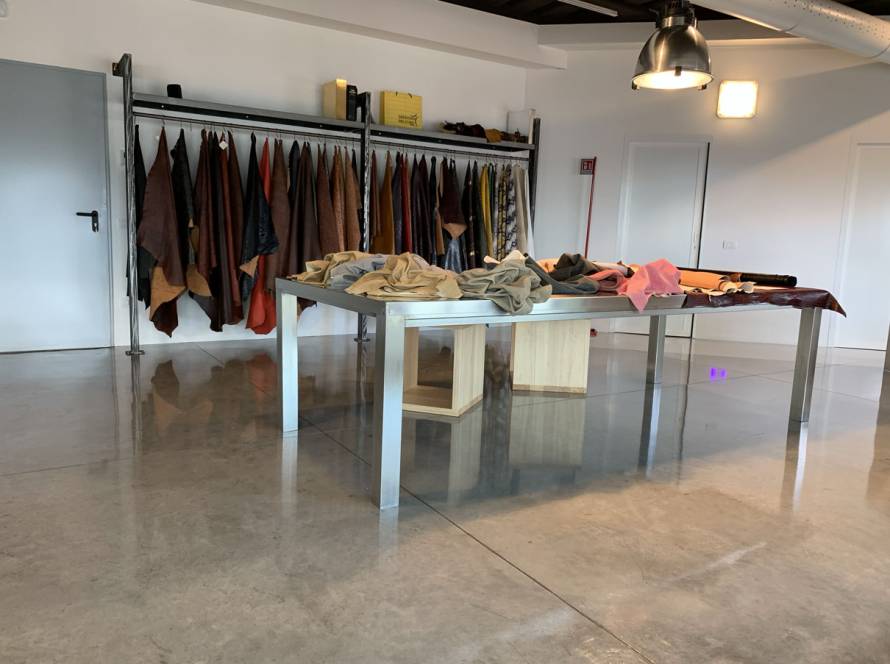 Artigiano del cuoio - Galleria fotografica delle fasi di lavorazione della concia e dell'ambiente